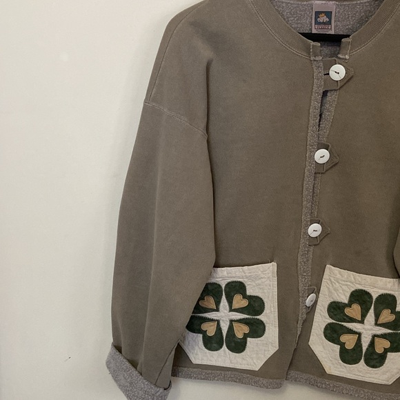 Anvil Women's Upcycled Cottagecore Sweatshirt Cardigan Quilted Clover Design XL - Picture 5 of 9